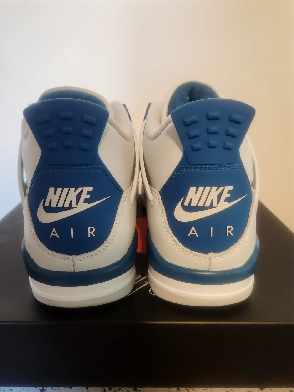 Air Jordan 4 Retro Military Blue size 5y